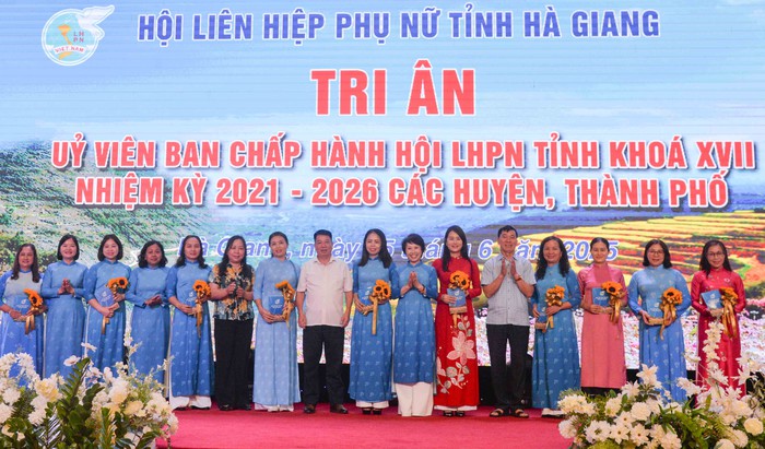 Hà Giang: Bối cảnh mới đòi hỏi sự thay đổi sâu sắc về tư duy, cách làm, bản lĩnh thích ứng của mỗi cán bộ Hội- Ảnh 4. Hà Giang: Bối cảnh mới đòi hỏi sự thay đổi sâu sắc về tư duy, cách làm, bản lĩnh thích ứng của mỗi cán bộ Hội- Ảnh 4.