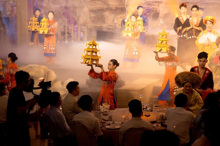 Biểu diễn thực cảnh trong hang động, tôn vinh vẻ đẹp thiên nhiên và các giá trị văn hóa Việt- Ảnh 1. Biểu diễn thực cảnh trong hang động, tôn vinh vẻ đẹp thiên nhiên và các giá trị văn hóa Việt- Ảnh 1.