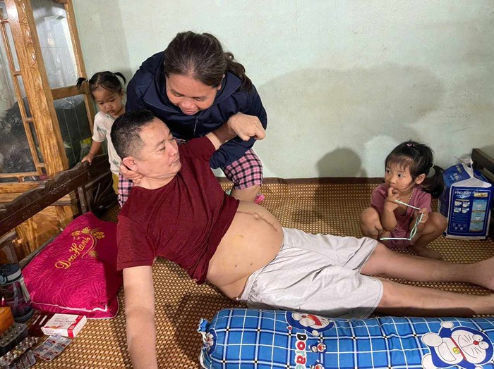 Chồng gặp nạn nguy kịch, con dâu bỏ đi để lại 2 cháu nội thơ dại, gia đình người phụ nữ lâm cảnh khốn cùng- Ảnh 4. Chồng gặp nạn nguy kịch, con dâu bỏ đi để lại 2 cháu nội thơ dại, gia đình người phụ nữ lâm cảnh khốn cùng- Ảnh 4.
