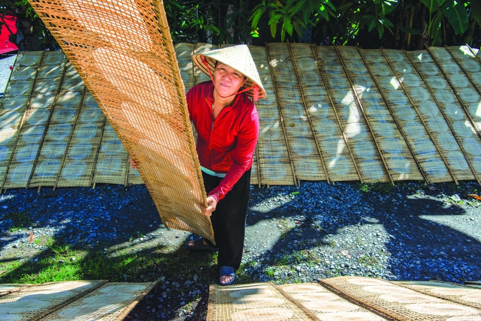 Phụ nữ Củ Chi đau đáu giữ nghề làm bánh tráng truyền thống- Ảnh 2. Phụ nữ Củ Chi đau đáu giữ nghề làm bánh tráng truyền thống- Ảnh 2.