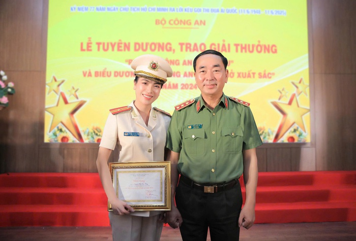 Nữ Phó Trưởng Công an phường vì cuộc sống bình yên của người dân và trẻ em dân tộc thiểu số- Ảnh 1. Nữ Phó Trưởng Công an phường vì cuộc sống bình yên của người dân và trẻ em dân tộc thiểu số- Ảnh 1.