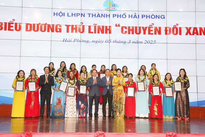 Hải Phòng giúp phụ nữ thoát “nghèo thông tin”, vươn mình trong kỷ nguyên số- Ảnh 2. Hải Phòng giúp phụ nữ thoát “nghèo thông tin”, vươn mình trong kỷ nguyên số- Ảnh 2.