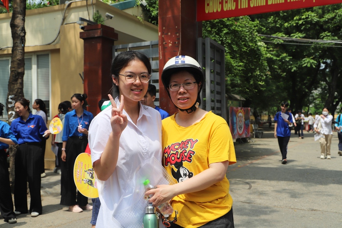 Đề Ngữ văn Niềm vui tuổi học trò, thí sinh rạng rỡ vì “đề gần gũi, dễ viết”- Ảnh 5.
