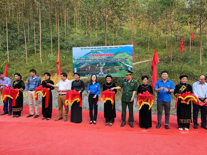 Lạng Sơn: Phụ nữ tích cực tham gia cùng bộ đội biên phòng quản lý đường biên cột mốc- Ảnh 4.