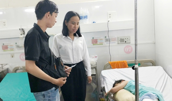 Chủ tịch Hội LHPN TPHCM viếng, động viên gia đình hai mẹ con tử vong do tai nạn giao thông - Ảnh 1.