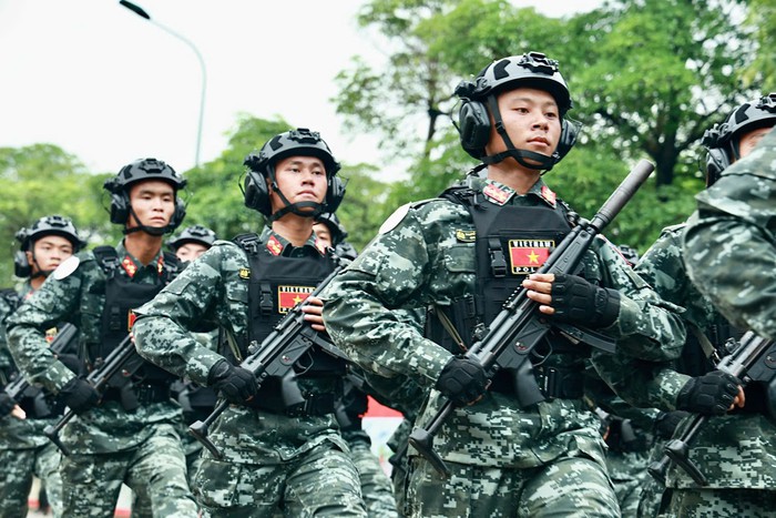 Học viện Cảnh sát nhân dân động viên cán bộ, nữ học viên tham gia tập luyện diễu binh, diễu hành- Ảnh 7.