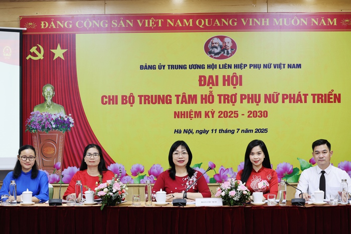 Chi bộ Trung tâm Hỗ trợ phụ nữ phát triển tổ chức thành công Đại hội nhiệm kỳ 2025 - 2030- Ảnh 1. Chi bộ Trung tâm Hỗ trợ phụ nữ phát triển tổ chức thành công Đại hội nhiệm kỳ 2025 - 2030- Ảnh 1.