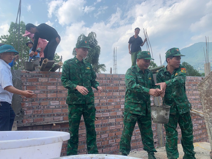 Bộ đội biên phòng “xoá nhà tạm” cho người dân ở biên giới Tuyên Quang - Ảnh 1. Bộ đội biên phòng “xoá nhà tạm” cho người dân ở biên giới Tuyên Quang - Ảnh 1.