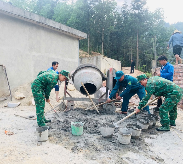 Bộ đội biên phòng “xoá nhà tạm” cho người dân ở biên giới Tuyên Quang - Ảnh 3. Bộ đội biên phòng “xoá nhà tạm” cho người dân ở biên giới Tuyên Quang - Ảnh 3.