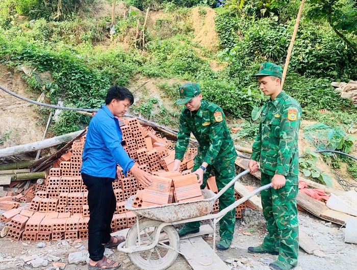 Bộ đội biên phòng “xoá nhà tạm” cho người dân ở biên giới Tuyên Quang - Ảnh 4. Bộ đội biên phòng “xoá nhà tạm” cho người dân ở biên giới Tuyên Quang - Ảnh 4.