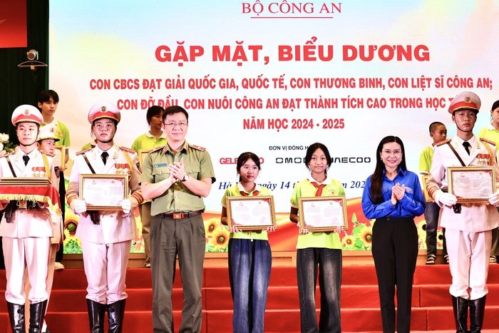 Bộ Công an biểu dương con cán bộ, chiến sĩ, con thương binh, liệt sĩ, con đỡ đầu đạt thành tích cao trong học tập- Ảnh 6. Bộ Công an biểu dương con cán bộ, chiến sĩ, con thương binh, liệt sĩ, con đỡ đầu đạt thành tích cao trong học tập- Ảnh 6.
