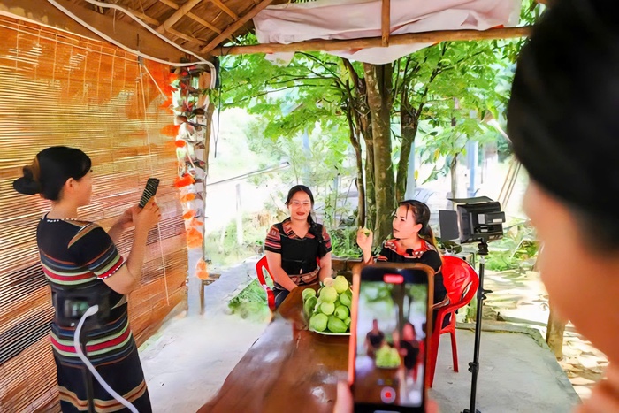 Tạo nên thay đổi từ chiếc điện thoại thông minh cho chị em khởi nghiệp- Ảnh 2. Tạo nên thay đổi từ chiếc điện thoại thông minh cho chị em khởi nghiệp- Ảnh 2.