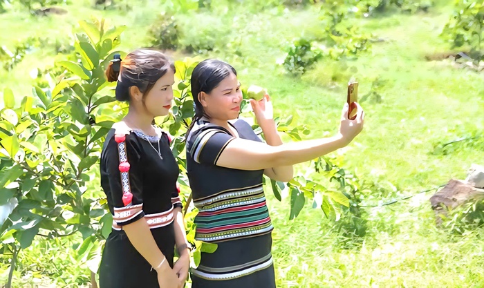 Tạo nên thay đổi từ chiếc điện thoại thông minh cho chị em khởi nghiệp- Ảnh 1. Tạo nên thay đổi từ chiếc điện thoại thông minh cho chị em khởi nghiệp- Ảnh 1.