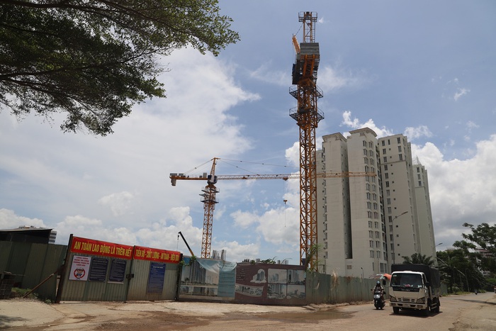 Giải pháp nào để kéo giảm giá nhà ở tại TPHCM?- Ảnh 1. Giải pháp nào để kéo giảm giá nhà ở tại TPHCM?- Ảnh 1.