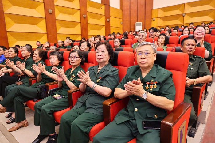 Thanh niên xung phong: Biểu tượng cho tinh thần xung kích của tuổi trẻ Việt Nam- Ảnh 1. Thanh niên xung phong: Biểu tượng cho tinh thần xung kích của tuổi trẻ Việt Nam- Ảnh 1.