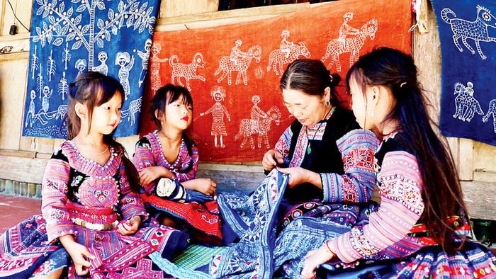 Trao quyền kinh tế cho phụ nữ H’Mông: Cần sự đồng hành từ cộng đồng và chính sách- Ảnh 2. Trao quyền kinh tế cho phụ nữ H’Mông: Cần sự đồng hành từ cộng đồng và chính sách- Ảnh 2.