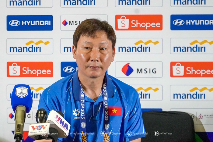 HLV Kim Sang sik và ĐT U23 Việt Nam bước vào hành trình bảo vệ ngôi vô địch Đông Nam Á- Ảnh 1. HLV Kim Sang sik và ĐT U23 Việt Nam bước vào hành trình bảo vệ ngôi vô địch Đông Nam Á- Ảnh 1.