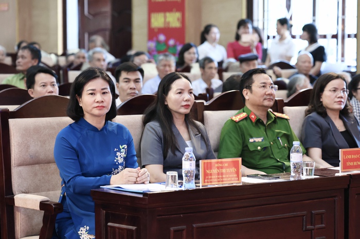 TƯ Hội LHPN Việt Nam phối hợp với Bộ Công an tri ân Mẹ Việt Nam anh hùng, gia đình chính sách tại Hưng Yên- Ảnh 1. TƯ Hội LHPN Việt Nam phối hợp với Bộ Công an tri ân Mẹ Việt Nam anh hùng, gia đình chính sách tại Hưng Yên- Ảnh 1.