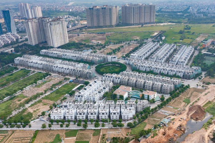 Thị trường bất động sản nửa đầu năm 2025: "nóng" chuyện bảng giá đất- Ảnh 1.