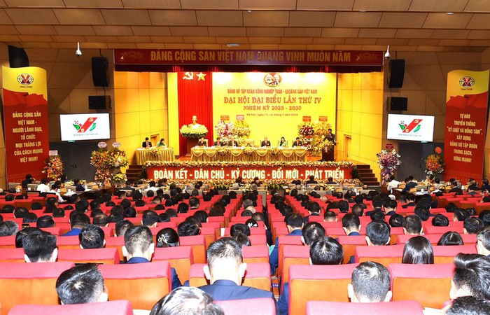 Tập đoàn Công nghiệp Than - Khoáng sản Việt Nam đột phá mạnh mẽ để phát triển nhanh, bền vững- Ảnh 4. Tập đoàn Công nghiệp Than - Khoáng sản Việt Nam đột phá mạnh mẽ để phát triển nhanh, bền vững- Ảnh 4.