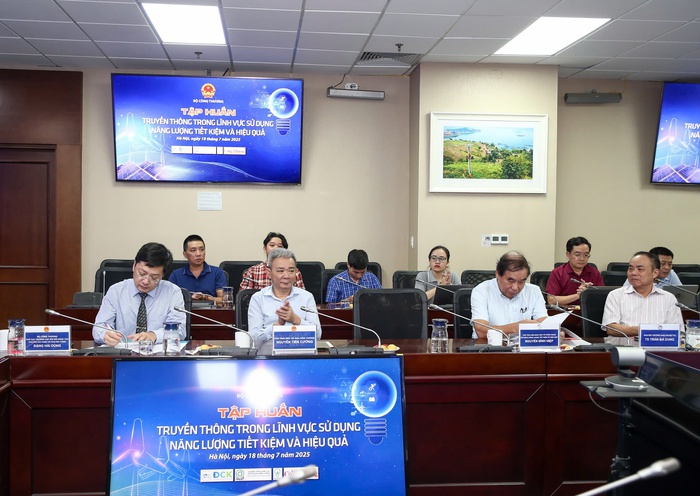 Nâng cao năng lực truyền thông và lan tỏa nhận thức xã hội về sử dụng năng lượng - Ảnh 2. Nâng cao năng lực truyền thông và lan tỏa nhận thức xã hội về sử dụng năng lượng - Ảnh 2.