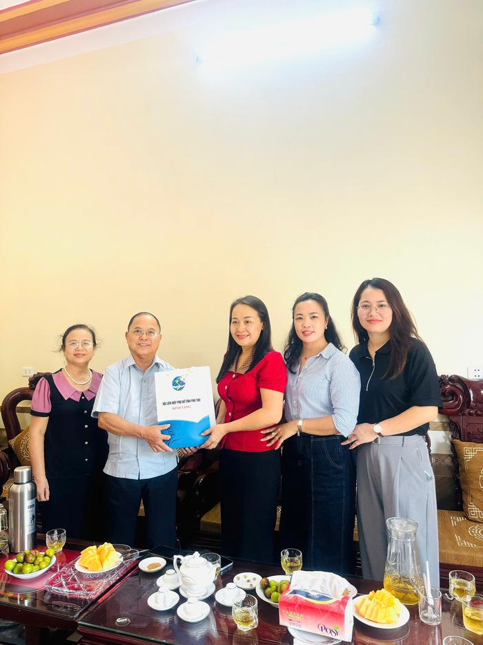 Hội LHPN tỉnh Phú Thọ thăm, tặng quà các gia đình chính sách nhân Ngày 27/7- Ảnh 2.