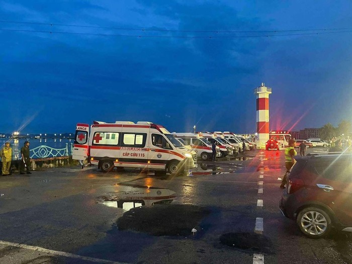 Vụ đắm tàu tại Hạ Long (Quảng Ninh): Huy động tối đa lực lượng cứu hộ, cứu nạn- Ảnh 1.