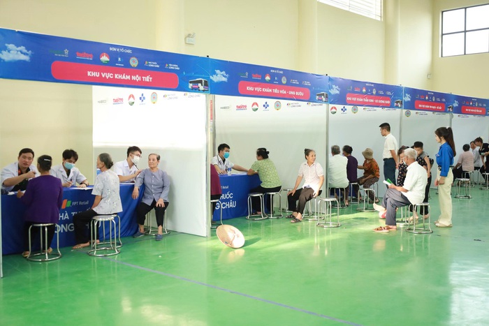 Minh Châu - xã đầu tiên triển khai khám sức khỏe toàn dân sau khi vận hành chính quyền địa phương 2 cấp- Ảnh 2. Minh Châu - xã đầu tiên triển khai khám sức khỏe toàn dân sau khi vận hành chính quyền địa phương 2 cấp- Ảnh 2.