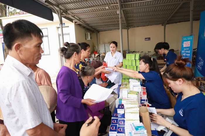 Minh Châu - xã đầu tiên triển khai khám sức khỏe toàn dân sau khi vận hành chính quyền địa phương 2 cấp- Ảnh 5. Minh Châu - xã đầu tiên triển khai khám sức khỏe toàn dân sau khi vận hành chính quyền địa phương 2 cấp- Ảnh 5.
