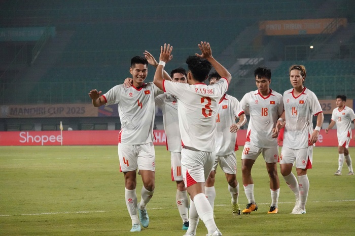 Giải vô địch U23 Đông Nam Á 2025: Đội tuyển Việt Nam thắng đậm trận mở màn- Ảnh 7.