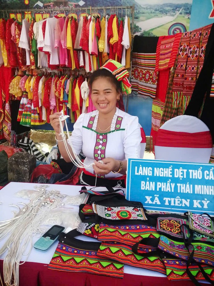 “Giữ lửa” cho nghề dệt thổ cẩm của người Thái tại Nghệ An- Ảnh 5.