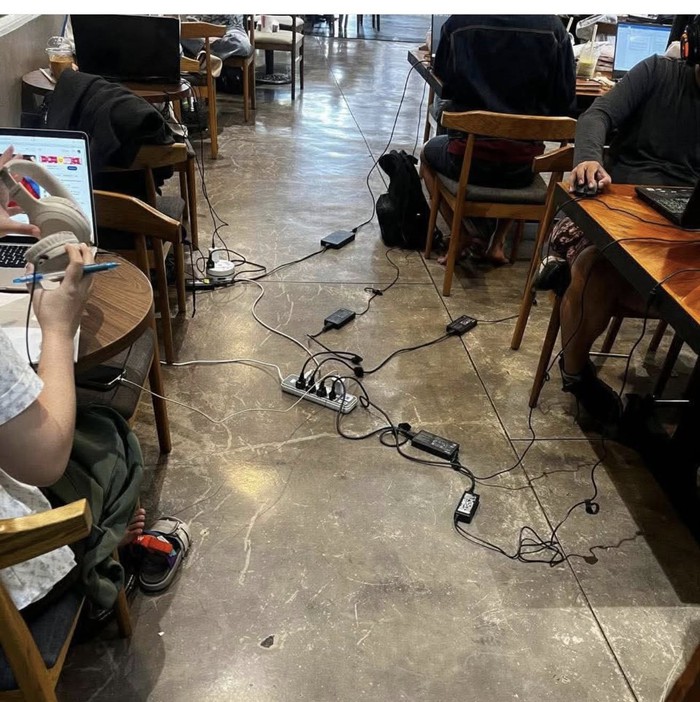 Phía sau câu chuyện "khách gọi 1 đồ uống rồi ngồi làm việc cả ngày" khiến chủ quán cafe đau đầu- Ảnh 1.