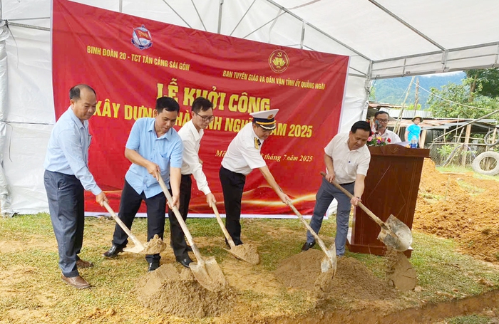 Khởi công xây dựng 2 nhà tình nghĩa cho phụ nữ dân tộc ở Quảng Ngãi- Ảnh 1. Khởi công xây dựng 2 nhà tình nghĩa cho phụ nữ dân tộc ở Quảng Ngãi- Ảnh 1.