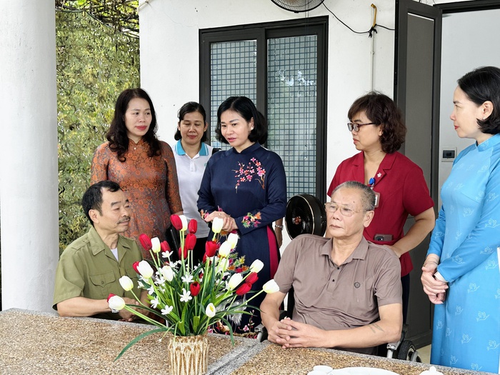 Lãnh đạo Hội LHPNVN tri ân Mẹ Việt Nam anh hùng, người có công, gia đình chính sách tại Hà Nội- Ảnh 6. Lãnh đạo Hội LHPNVN tri ân Mẹ Việt Nam anh hùng, người có công, gia đình chính sách tại Hà Nội- Ảnh 6.