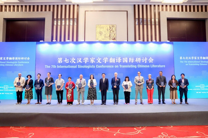 Dịch giả Nguyễn Lệ Chi cùng nhận danh hiệu với 14 dịch giả văn học ở nhiều quốc gia khác