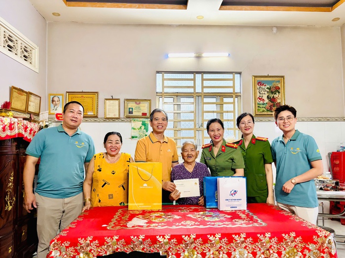 Lãnh đạo Hội LHPNVN và phụ nữ Công an nhân dân thăm hỏi, tri ân các Mẹ Việt Nam Anh hùng ở Tây Ninh- Ảnh 4. Lãnh đạo Hội LHPNVN và phụ nữ Công an nhân dân thăm hỏi, tri ân các Mẹ Việt Nam Anh hùng ở Tây Ninh- Ảnh 4.