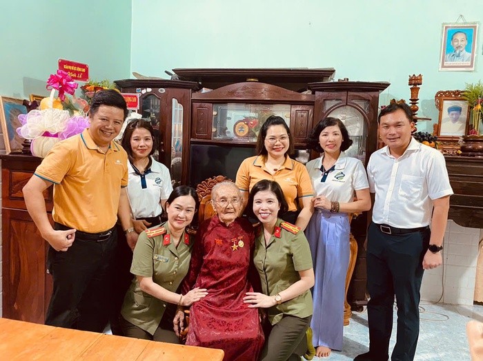 Lãnh đạo Hội LHPNVN và phụ nữ Công an nhân dân thăm hỏi, tri ân các Mẹ Việt Nam Anh hùng ở Tây Ninh- Ảnh 5. Lãnh đạo Hội LHPNVN và phụ nữ Công an nhân dân thăm hỏi, tri ân các Mẹ Việt Nam Anh hùng ở Tây Ninh- Ảnh 5.