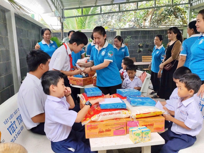 Phụ nữ Vĩnh Long triển khai các hoạt động thiết thực, hiệu quả sau sáp nhập- Ảnh 2. Phụ nữ Vĩnh Long triển khai các hoạt động thiết thực, hiệu quả sau sáp nhập- Ảnh 2.