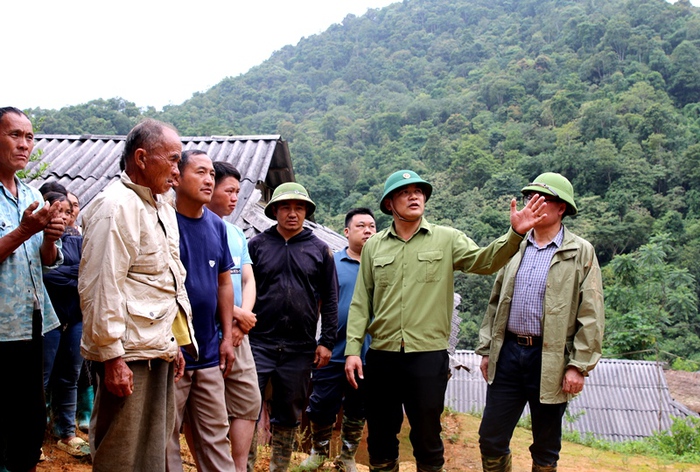 Di dời 17 hộ đồng bào dân tộc thiểu số ra khỏi nơi có nguy cơ sạt lở- Ảnh 1. Di dời 17 hộ đồng bào dân tộc thiểu số ra khỏi nơi có nguy cơ sạt lở- Ảnh 1.