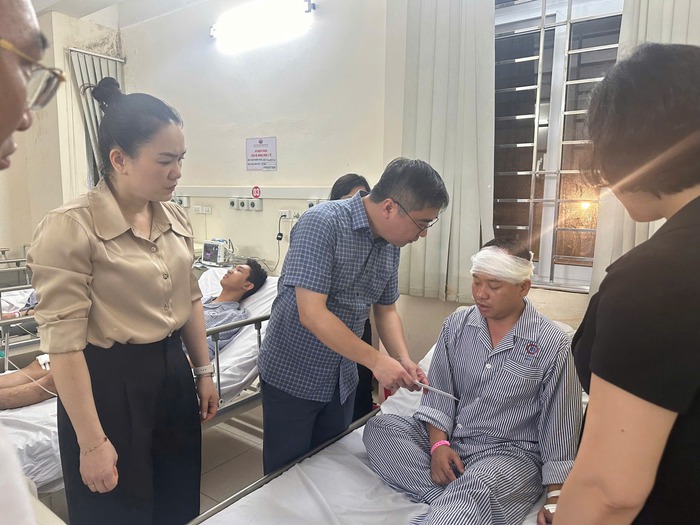 Quảng Ninh tiếp nhận 220 triệu đồng ủng hộ các nạn nhân trong vụ đắm tàu trên vịnh Hạ Long- Ảnh 2. Quảng Ninh tiếp nhận 220 triệu đồng ủng hộ các nạn nhân trong vụ đắm tàu trên vịnh Hạ Long- Ảnh 2.