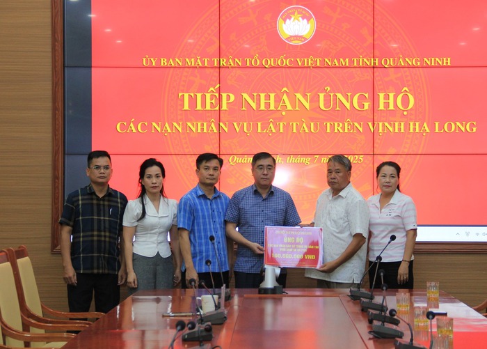 Quảng Ninh tiếp nhận 220 triệu đồng ủng hộ các nạn nhân trong vụ đắm tàu trên vịnh Hạ Long- Ảnh 1. Quảng Ninh tiếp nhận 220 triệu đồng ủng hộ các nạn nhân trong vụ đắm tàu trên vịnh Hạ Long- Ảnh 1.