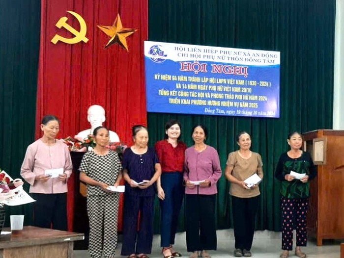 A Sào (Hưng Yên): "Biến rác thải thành tiền" góp phần xây dựng Nông thôn mới- Ảnh 3. A Sào (Hưng Yên): "Biến rác thải thành tiền" góp phần xây dựng Nông thôn mới- Ảnh 3.