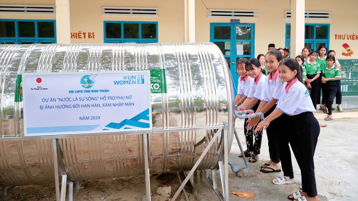 Giúp phụ nữ vùng hạn hán, xâm nhập mặn tiếp cận nước sạch, tạo sinh kế bền vững- Ảnh 2. Giúp phụ nữ vùng hạn hán, xâm nhập mặn tiếp cận nước sạch, tạo sinh kế bền vững- Ảnh 2.