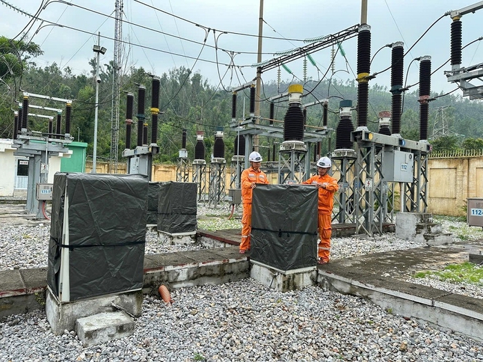 Điện lực miền Bắc chủ động triển khai phương án ứng phó với bão số 3 theo phương châm “4 tại chỗ”- Ảnh 2. Điện lực miền Bắc chủ động triển khai phương án ứng phó với bão số 3 theo phương châm “4 tại chỗ”- Ảnh 2.