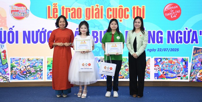 BTC trao giải Nhất hạng mục Video clip BTC trao giải Nhất hạng mục Video clip