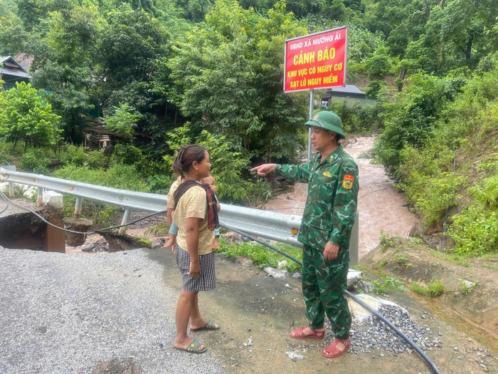 Bộ đội Biên phòng giúp người dân biên giới Nghệ An khắc phục hậu quả mưa lũ - Ảnh 9.