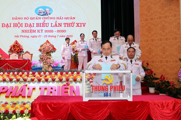 Đại hội Đại biểu Quân chủng Hải quân lần thứ XIV thành công tốt đẹp- Ảnh 2. Đại hội Đại biểu Quân chủng Hải quân lần thứ XIV thành công tốt đẹp- Ảnh 2.