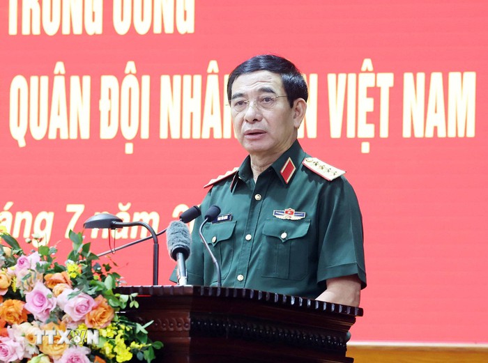Tổng Bí thư: Xây dựng Quân đội vững mạnh về chính trị, gắn bó máu thịt với nhân dân- Ảnh 5. Tổng Bí thư: Xây dựng Quân đội vững mạnh về chính trị, gắn bó máu thịt với nhân dân- Ảnh 5.