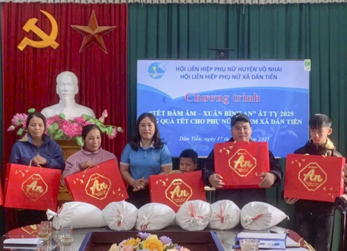 Phụ nữ xã Dân Tiến xây dựng nông thôn mới từ "5 không, 3 sạch"- Ảnh 2. Phụ nữ xã Dân Tiến xây dựng nông thôn mới từ "5 không, 3 sạch"- Ảnh 2.