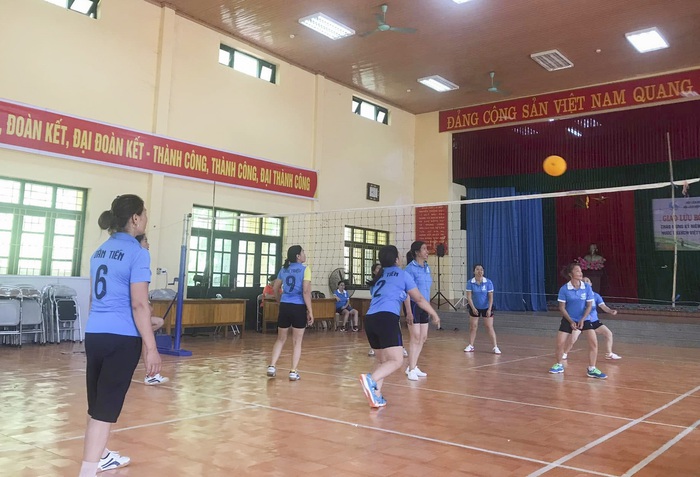 Phụ nữ xã Dân Tiến xây dựng nông thôn mới từ "5 không, 3 sạch"- Ảnh 3. Phụ nữ xã Dân Tiến xây dựng nông thôn mới từ "5 không, 3 sạch"- Ảnh 3.